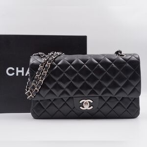CE06 💖 Chanel Medium Classic Double Flap Bag Lambskin Silver Hardware
